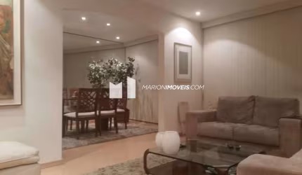 Imperdível apartamento à venda em Copacabana, Rio de Janeiro-RJ: original 3 quartos, atual 2 (1 suíte), 1 sala ampliada, 3 banheiros, 1 vaga, 127m².