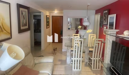 Imperdível! Apartamento de 2 quartos (1 suíte), vista do mar na Barra da Tijuca, Rio de Janeiro. Varanda e banheiro serv. Infraestrutura completa.