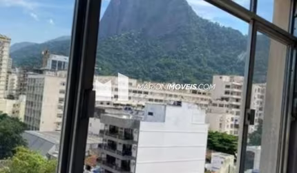 Apartamento à venda em Botafogo, Rio de Janeiro, 2 quartos, sala, cozinha,  dep. completa. Andar alto, vista livre. Vista para o Cristo Redentor.