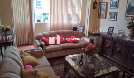 Apartamento á venda em Copacabana, 3 quartos, sala, cozinha, banheiro social, área de serviço, banheiro de serviço, área descoberta.  Andar baixo.