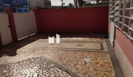 Casa principal: 2 quartos, sala, cozinha, copa, 2 banheiros, varanda, área de serviço, gradeada; Casa anexa: quarto, sala, cozinha, banheiro; quintal