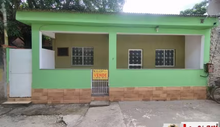 Casa em vila residencial em Santa Cruz-RJ