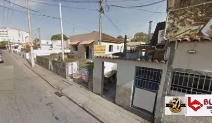 Casa de 2Q, para loc. residencial ou comercial em Sta. Cruz