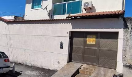 CASA EM ÁREA NOBRE DE SANTA CRUZ.
