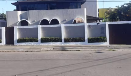 Casa com dois pavimentos em área nobre de Santa Cruz - RJ