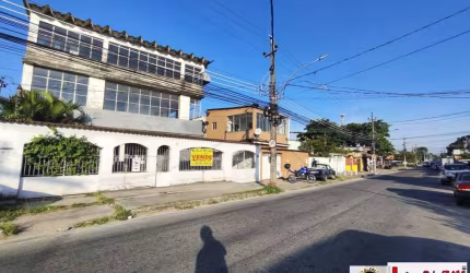 Prédio com 3 pavimentos com RGI em área nobre de Santa CRUZ-RJ