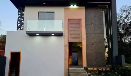 CASA DUPLEX EM ALTO PADRÃO NO CONDOMÍNIO VALE DOS CRISTAIS EM MACAÉ RJ