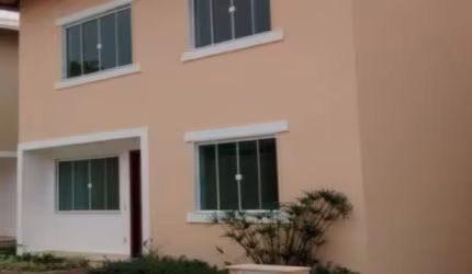 DUPLEX EM CONDOMÍNIO COM 2 SUÍTES