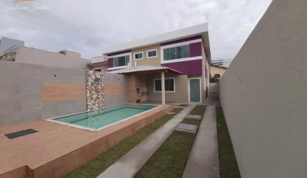 CASA DUPLEX COM 4 QUARTOS, PISCINA E ÁREA GOURMET A VENDA NO BAIRRO OURO VERDE EM RIO DAS OSTRAS RJ