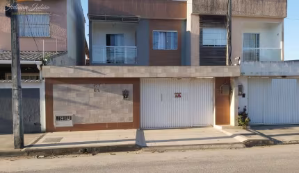 CASA DUPLEX COM 3 QUARTOS SENDO 1 SUÍTE A VENDA NO BAIRRO OURO VERDE EM RIO DAS OSTRAS RJ