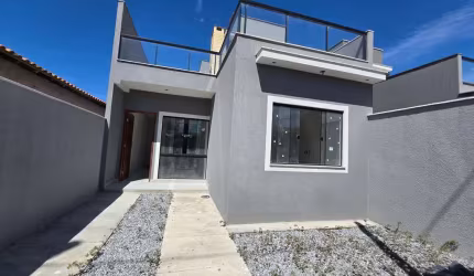 CASA DUPLEX COM 3 QUARTOS SENDO 2 SUÍTES A VENDA NO BAIRRO VILLAGEM EM RIO DAS OSTRAS