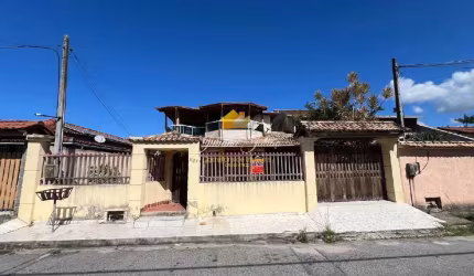 CASA DUPLEX À VENDA, COM 3 QUARTOS, VARANDA GOURMET E QUINTAL, NA CIDADE PRAIANA, RIO DAS OSTRAS, RJ