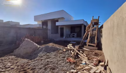 CASA LINEAR 3 QUARTOS SENDO 1 SUÍTE A VENDA COM CLOSET NO BAIRRO VERDES MARES EM RIO DAS OSTRAS RJ
