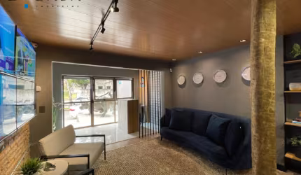 Prédio Comercial Exclusivo: Sua Empresa no Coração de Petrópolis, Sofisticação e Versatilidade em 179m²