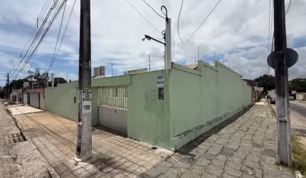 Maravilhosa Casa de Esquina a Venda em Capim Macio - Prox ao Colegio Prince