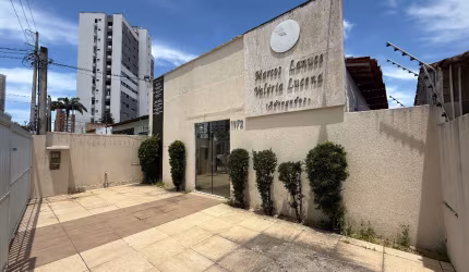 Vendemos Predio Comercial/ Escritorio de Advocacia - 8 salas -  em Candelária - Natal - RN