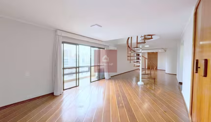 Excelente Cobertura com 340m², fora de rota, elevador privativo para os dois andares.