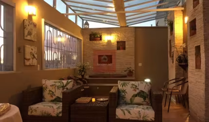 Cobertura! 2 dormitórios, 1 suíte, 2 vagas e com 154m² - Moema