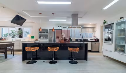 Casa tipo para venda com 5 quartos, 528m²