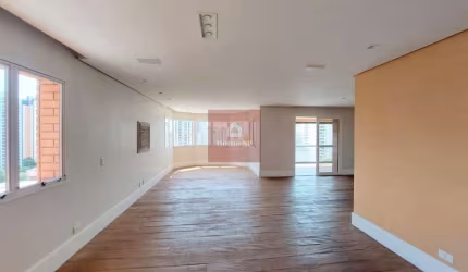 Apartamento em Moema Pássaros c/ 200m², 3 dormitórios sendo 3 suítes.
