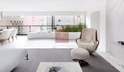 Apartamento com 1 suíte, 3 vagas e com 188m² - Moema