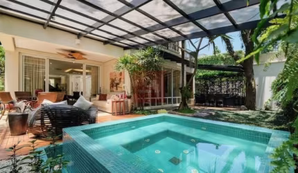 LINDA CASA EM CONDOMÍNIO FECHADO EM FRENTE AO PARQUE DO IBIRAPUERA 590M AREA UTIL
