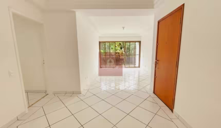 Fora da rota! Apartamento com  3 dormitórios, 1 suíte, 2 vagas e com 105m² - Moema