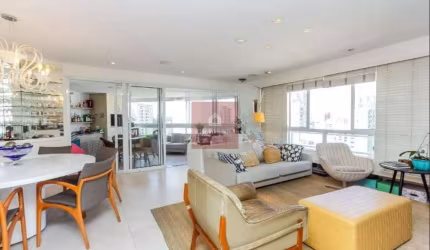 Apartamento com 3 suítes, 3 vagas e com 158m² - Moema