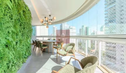 Excelente apartamento com 210m², 3 dormitórios, sendo 3 suítes, 4 vagas.