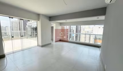 Apartamento com 121m², reformado, 2 dormitórios, sendo 2 suítes, 2 vagas.