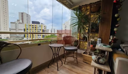 Apartamento com 3 Dormitórios, sendo 1 suíte, 2 vagas e com 97m² de área útil - Vila Clementino