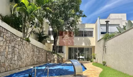 CASA EM CONDOMÍNIO FECHADO BROOKLIN - 425M² 4SUITES 4VAGAS DE GARAGEM COM PISCINA E CHURRASQUEIRA
