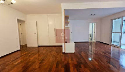 Apartamento com 3 suítes, 3 vagas e com 140m² - Moema