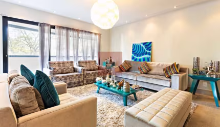Moema; apartamento com 245 metros, 04 suítes,03 vagas.
