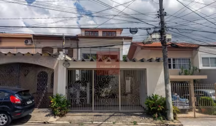 Segurança e Conforto em Moema ? Casa com 3 Suítes e 3 Vagas em Rua Fechada
