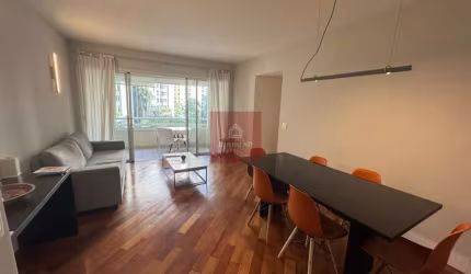 Apartamento em Moema com 104m², andar alto, 4 dormitórios, 2 vagas.