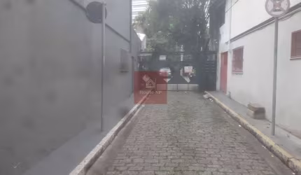 Sobrado em vila a venda na Vila Olimpia.