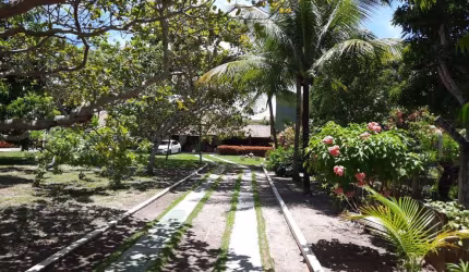 LINDA CASA DE PRAIA EM  BARRA DO JACUIPE EM CONDOMINIO A 100 METROS DO PIER