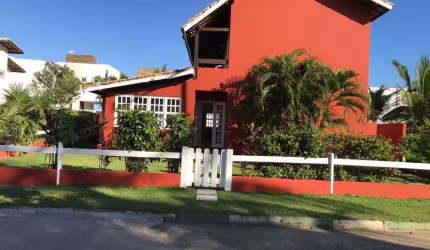 LINDA CASA DE 4 QUARTOS NO CONDOMÍNIO PARAÍSO EM GUARAJUBA