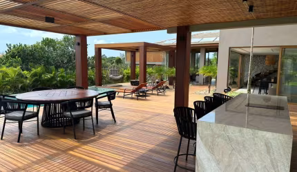 linda casa com 5 suites em condomínio fechado em  praia do forte!