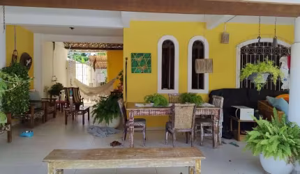 Bela casa em rua aberta no centro de Abrantes.