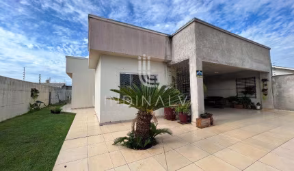 Casa no Jd. Ana Cristina, com suíte, 2 quartos e amplo quintal - aceita financiamento