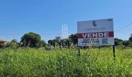 Amplo terreno com duas esquinas e 1642 m2, no Parque da Lagoa