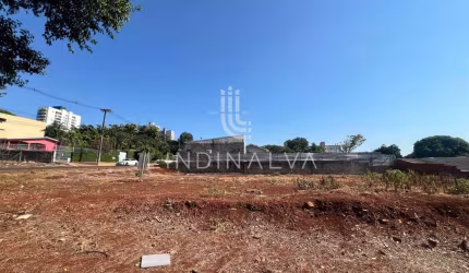 Terreno de esquina na Vila Maracanã, com 595 m2