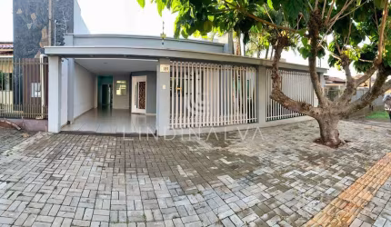 Casa à venda com suíte e piscina, no Jardim Ipê III em Foz do Iguaçu