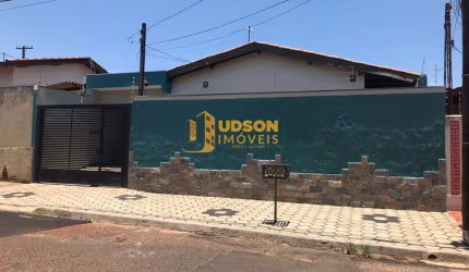 Casa para Venda em Bauru, vila Industrial, 2 dormitórios, 1 banheiro, 2 vagas