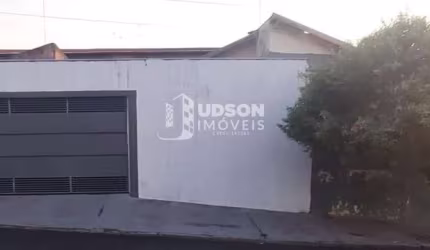 Casa para Venda em Bauru, Vila Cardia, 3 dormitórios, 1 suíte, 2 banheiros, 2 vagas