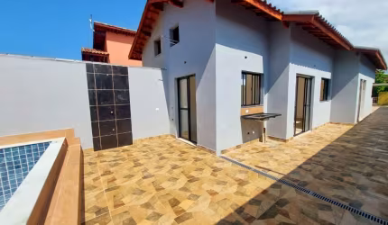 Casa com piscina com amplo espaço em Itanhaém