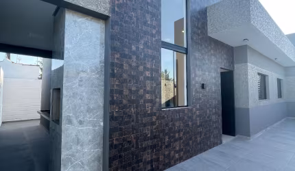 Casa com 03 dormitórios