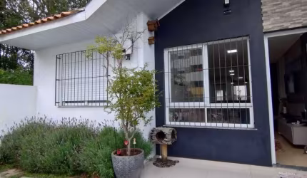 OPORTUNIDADE! Linda casa geminada semimobiliada à venda no Bairro São Luiz